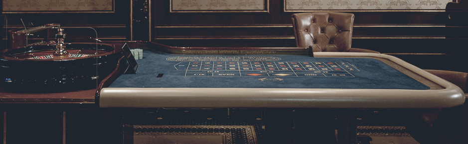 Mesa de ruleta vacía en un casino