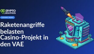 Nächtliche Skyline mit beleuchtetem Casino-Gebäude und rot leuchtenden Raketen am Himmel über Dubai.