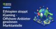 Laptop mit geöffnetem Online-Glücksspiel, Karte Afrikas und äthiopischer Flagge im Hintergrund