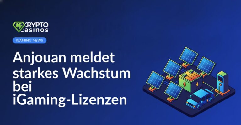 Solaranlage mit mehreren Solarpaneelen, Batterie-Speichereinheit und Ladestation für Elektroautos bei Tageslicht.
