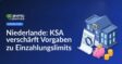 Regierungsgebäude mit Schildemblem, Lupe über Checkliste, Sparschwein mit gestapelten Münzen vor weißem Hintergrund