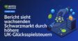 Münzen und Spielkarten liegen auf einem dunklen Tisch, im Hintergrund verschwommene Geldscheine und Schatten.