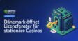 Modernes Casino-Interieur mit leuchtenden Spielautomaten und Gästen an Tischen unter warmem Licht