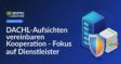 Ein Serverschrank, ein Schutzschild aus Metall und gestapelte Dokumente.