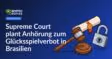 Ein Richterhammer, ein juristisches Dokument mit Wachssiegel und ein geöffnetes Vorhängeschloss.